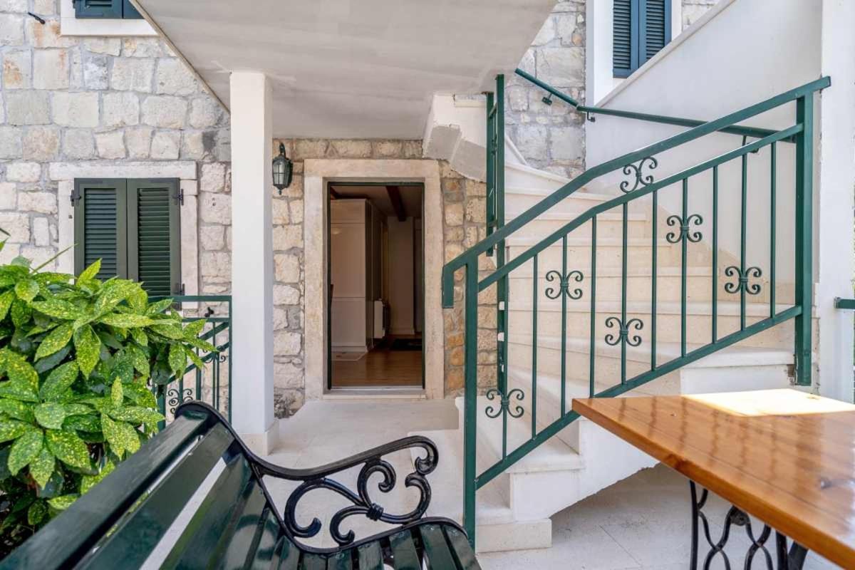 Apartments Inn Baška Voda エクステリア 写真