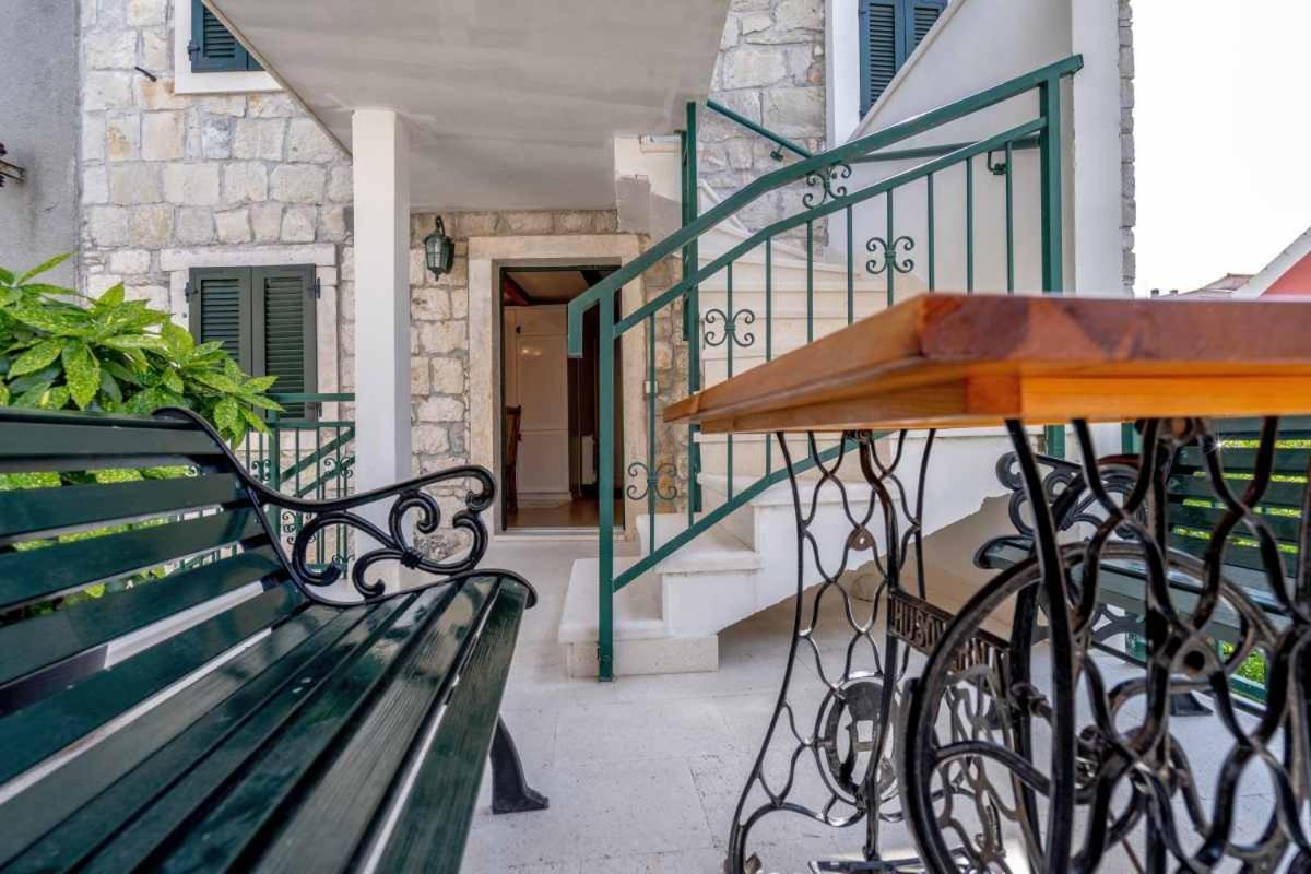 Apartments Inn Baška Voda エクステリア 写真