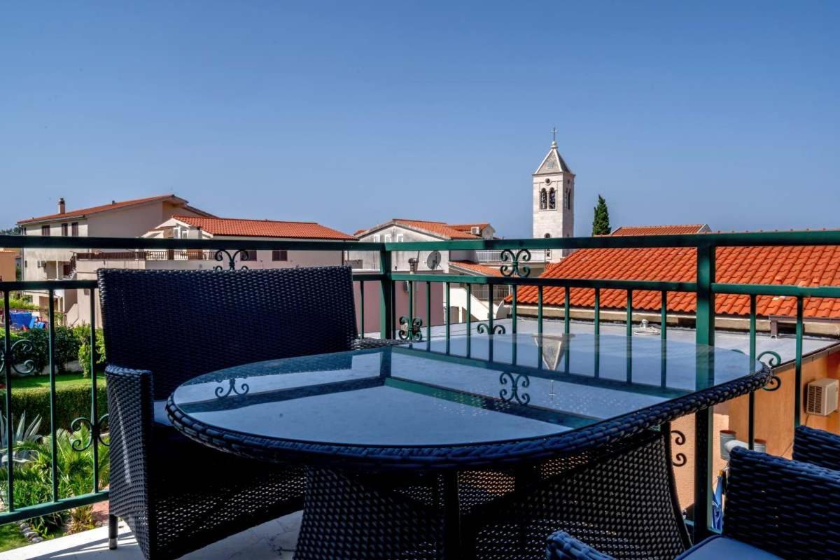 Apartments Inn Baška Voda エクステリア 写真